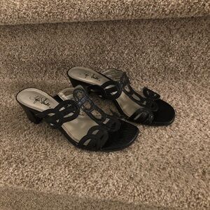 Life Stride Black Open-Toe Low Heel Mules